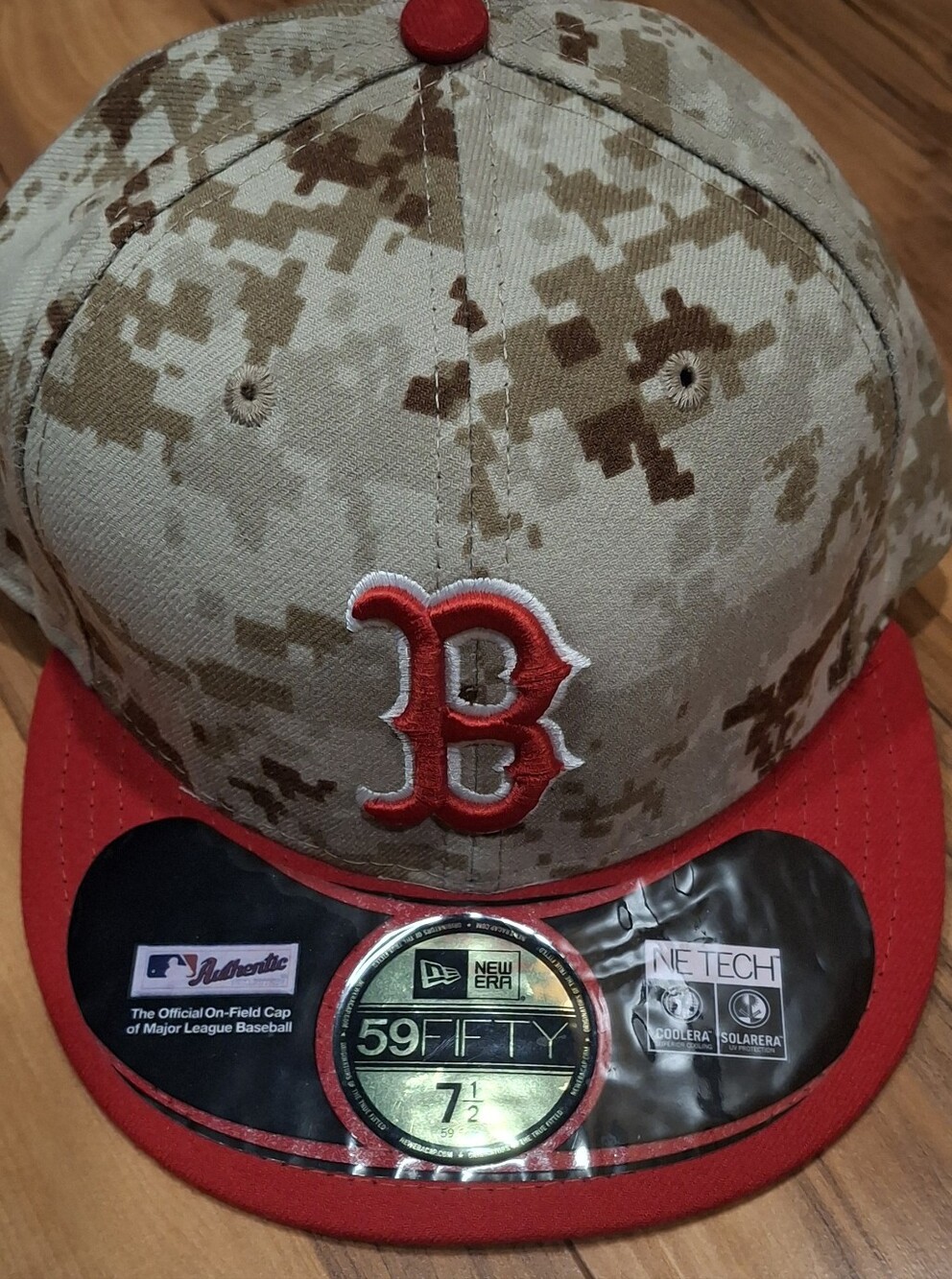 New Era Boston Red Sox Camo Crown with Red Brim Fitted Hat 7 1/2 Preowned